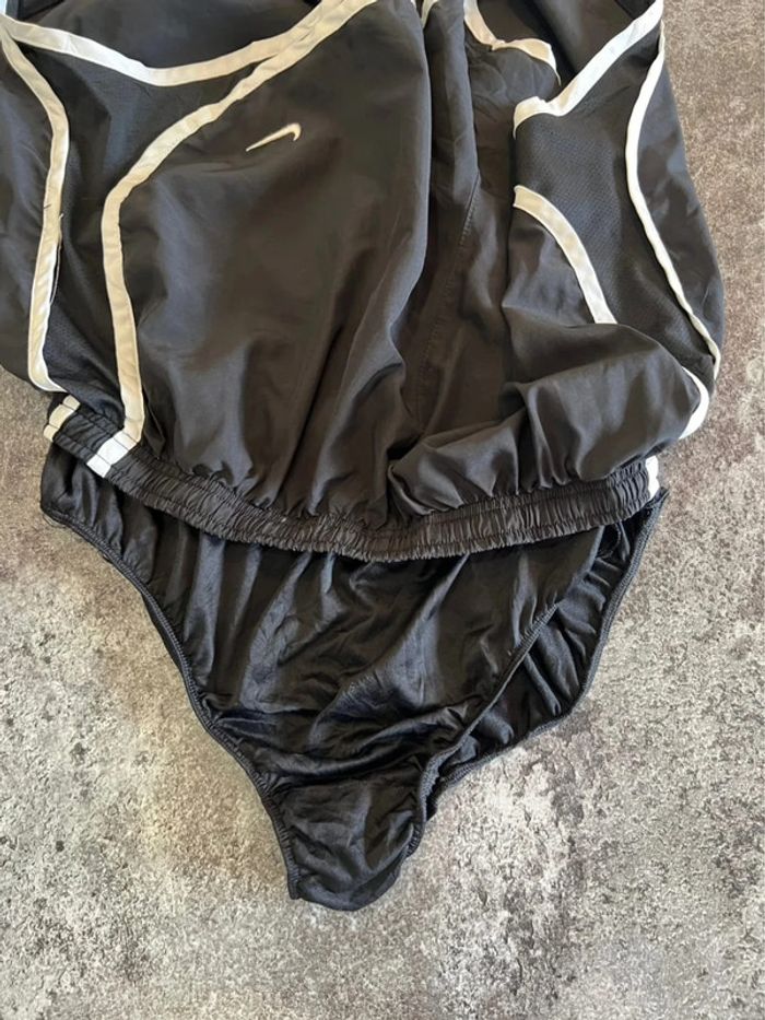 Short sport noir femme Nike taille M Pantalón corto deportivo mujer Pantaloncino donna Damen - photo numéro 4