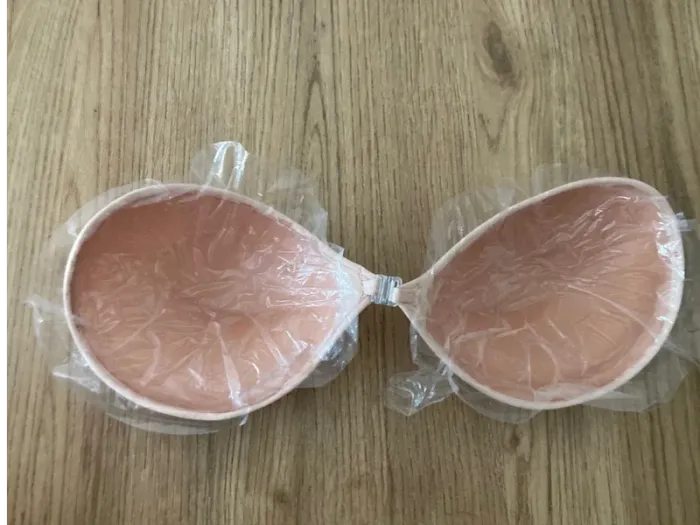 Soutien gorge auto adhésif - photo numéro 3