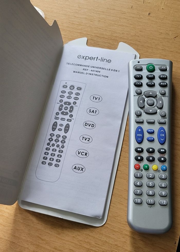 Télécommande universelle etat neuf juste ouvert - photo numéro 3