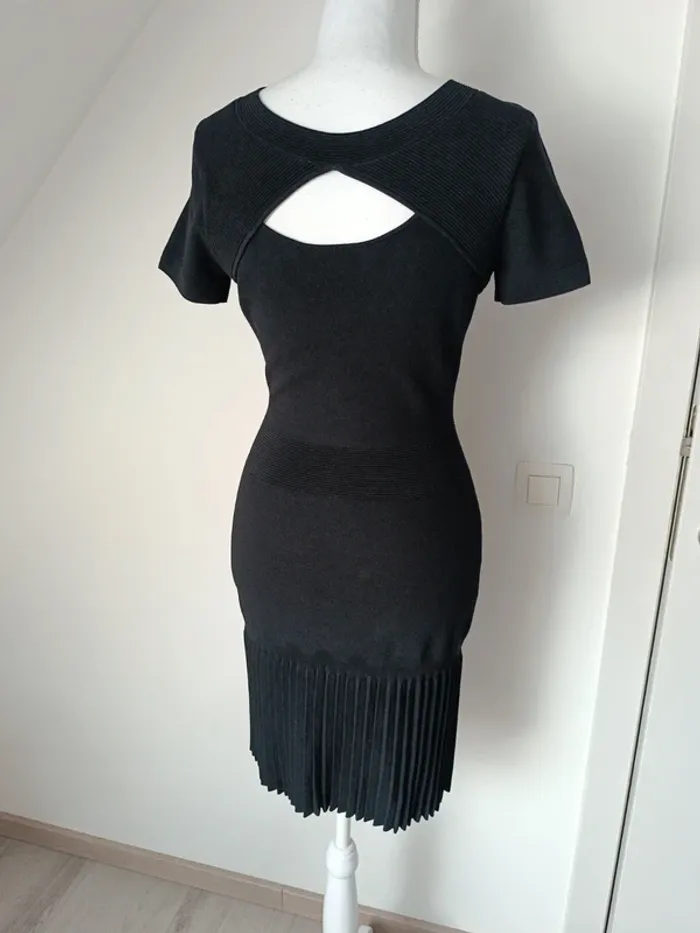 Robe noire Sandro Paris plissée taille 1 (36/38) - photo numéro 4