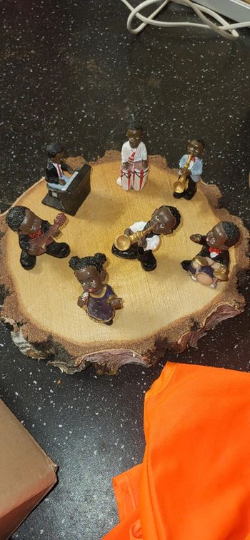 7 Figurines chanteurs africains