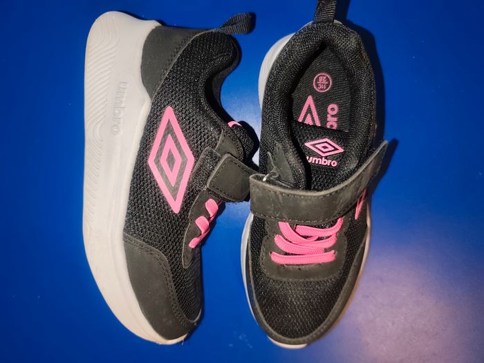 Basket fille umbro pointure 28 - photo numéro 2