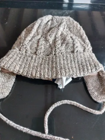 Bonnet avec lien