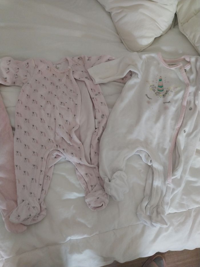 4 pyjamas 6 mois - photo numéro 3