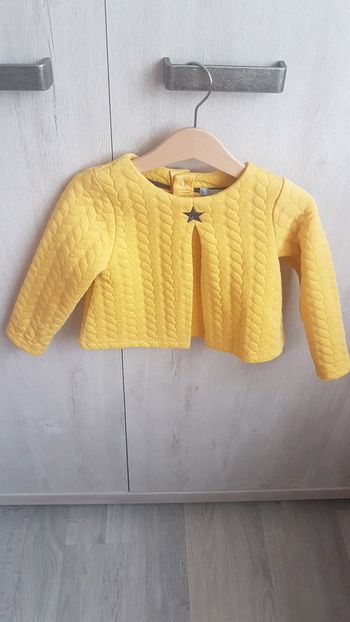 Pull matelasse jaune