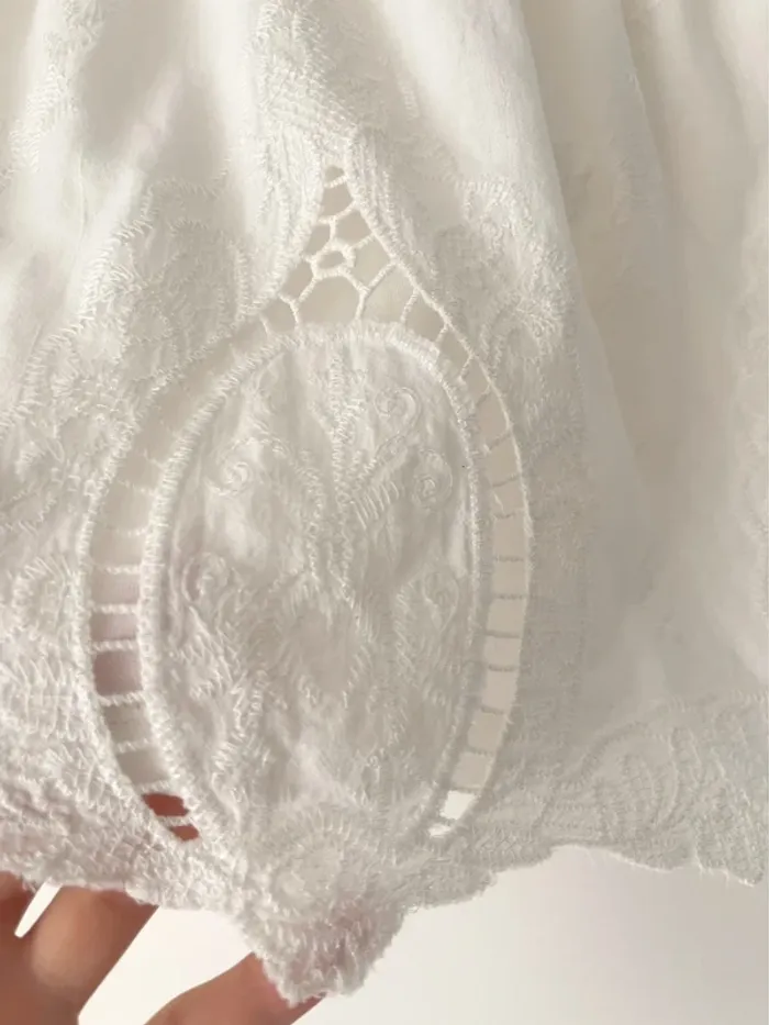 Adorable petite jupe blanche brodée / ajourée Calliope taille S - photo numéro 3