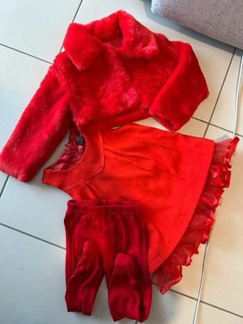 Jolie tenue de fête rouge 24M