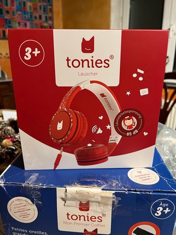 Toniebox + 2 figurines + casque pliable neuf 