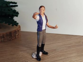 Figurine personnage femme brune Schleich