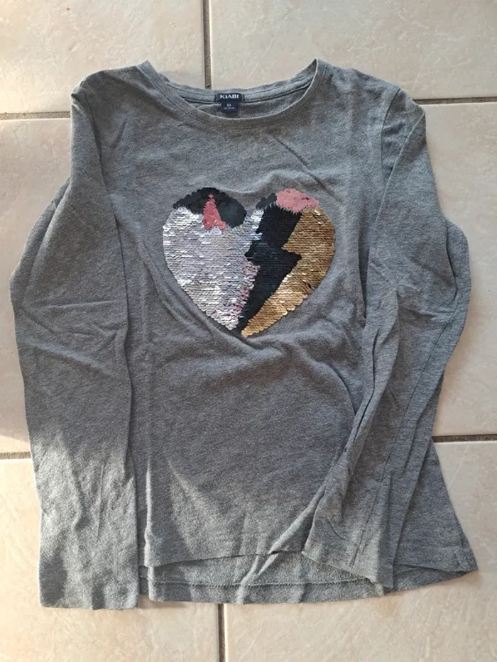 Tee shirt manches courtes à sequins réversibles 8 ans 👧 kiabi en TBE