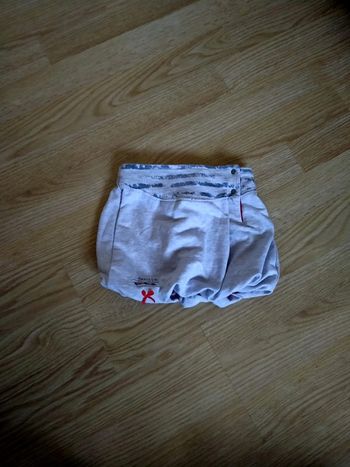 Jupe courte grise. 3 Pommes. Bebe 18 mois