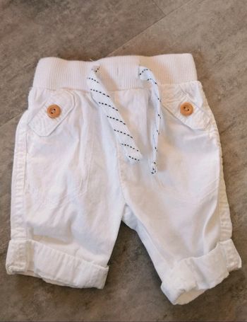 Pantalon pantacourt blanc bébé garçon 1 mois comme neuf