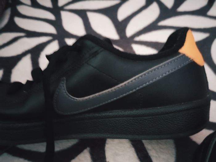 Baskets "Nike" pointure 36 et demi noirtrès peu portées - photo numéro 6