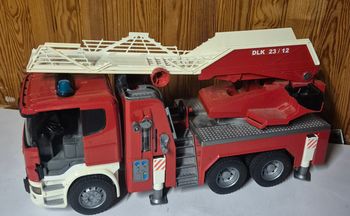 Camion de pompier scania R-serie bruder 1/16