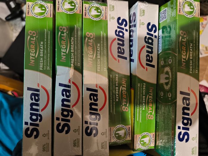 Lot de 18 dentifrice signal intégral 8 neuf AB prix ferme