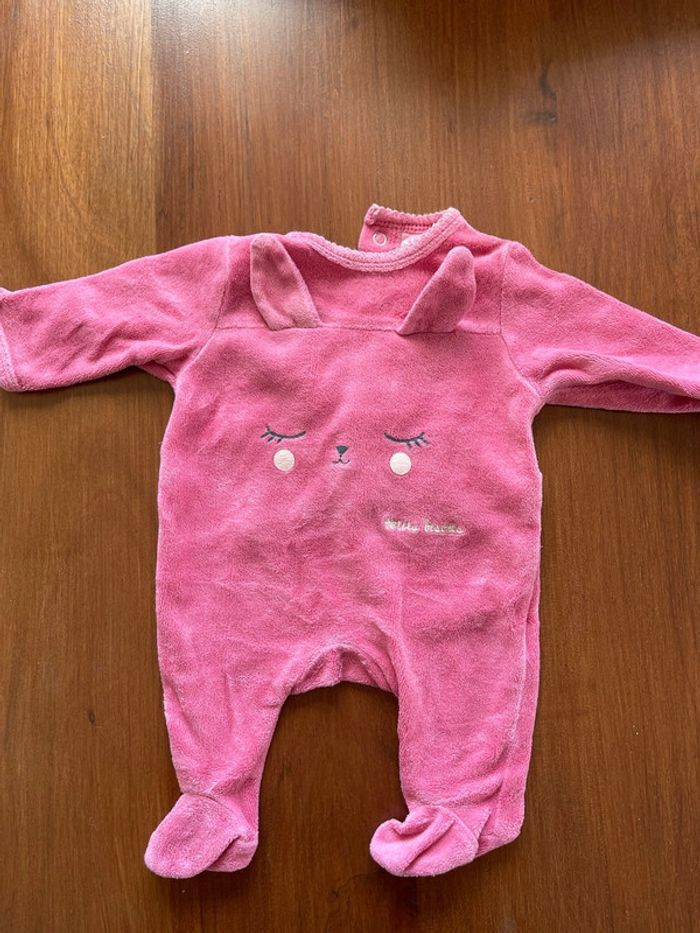 Pyjama fille bon état Kiabi taille 1 mois - photo numéro 2