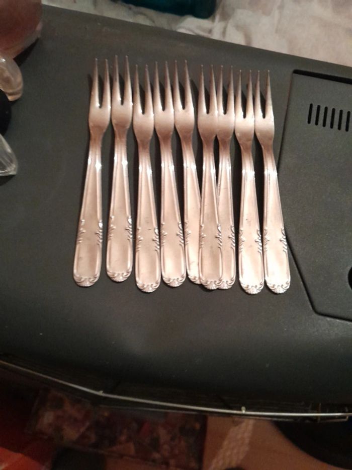 Lot de 9 fourchettes Bon état