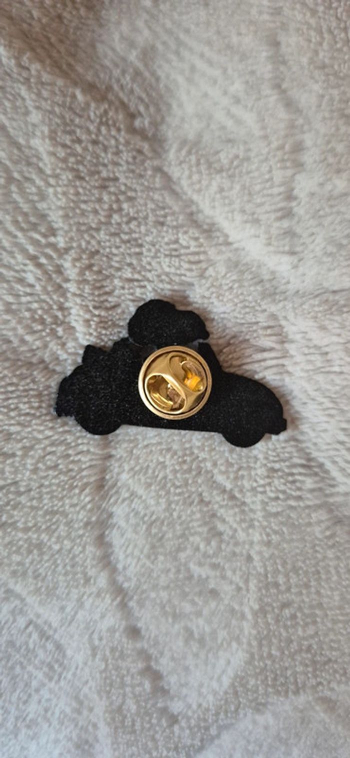 Broche ou pin's Snoopy en voiture 🚗. - photo numéro 3