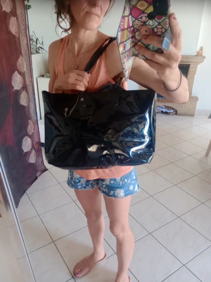 Sac fourre-tout noir brillant avec pochette assortiec83 - photo numéro 3