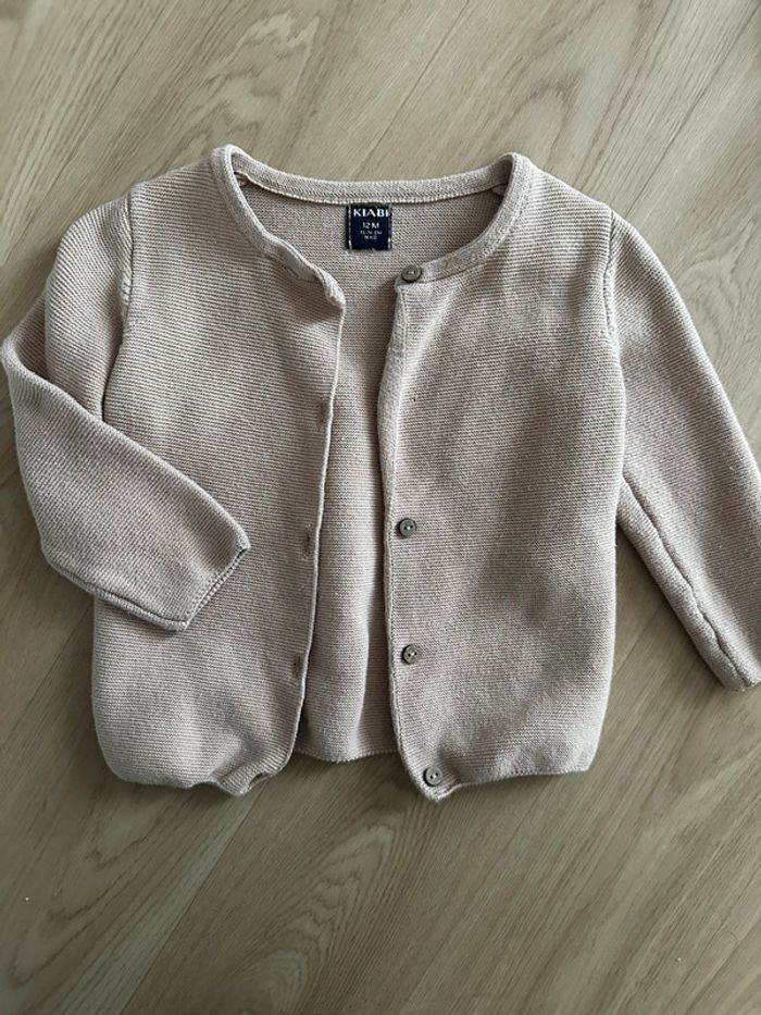 Gilet beige à boutons de chez kiabi taille 12 mois