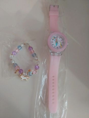 Ensemble neuf montre +bracelet licorne encore sous emballage.
