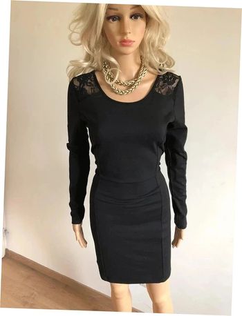 Robe noire neuve à manches longues avec dentelle Esprit taille M (valeur 50€)