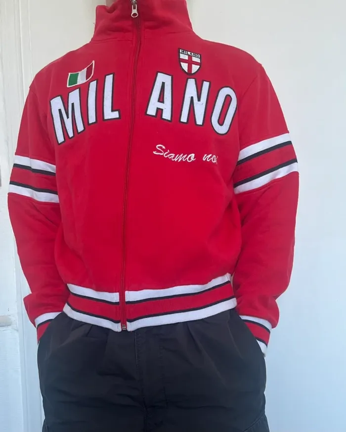Veste vintage rouge vif Milano – Broderies & bandes – Taille S (90s/2000s)