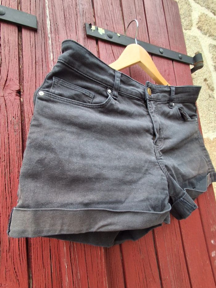 Short court H&M noir taille 38 - photo numéro 2