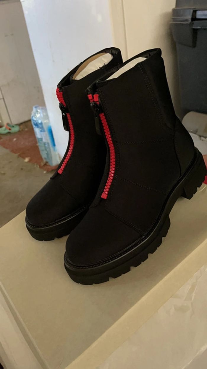 Superbe bottines neuves jamais portées pointure 38