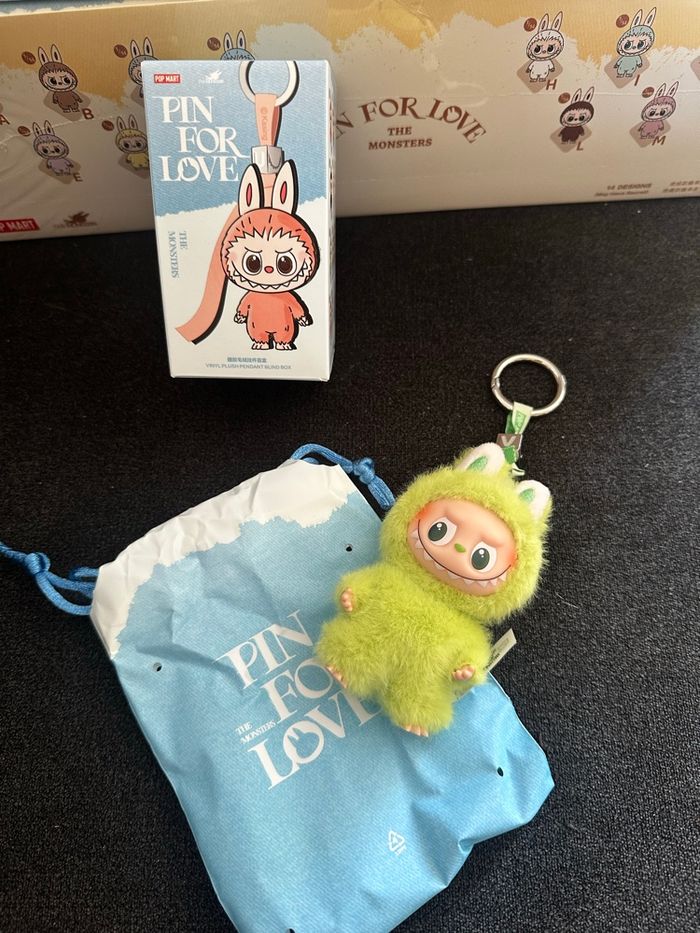 Labubu pin for love