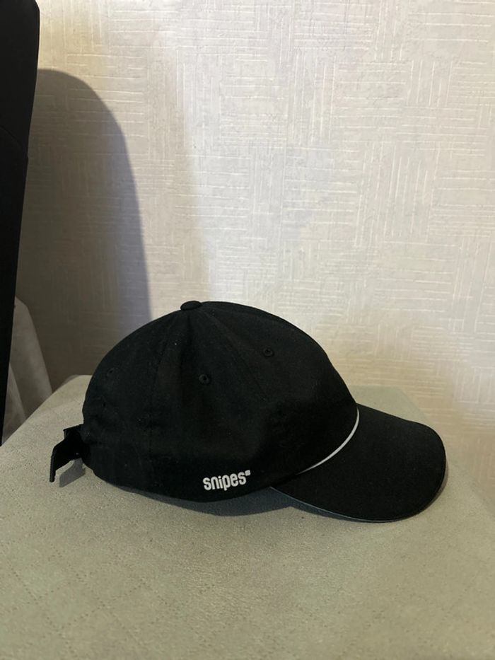 Casquette Snipes écritures et bandes réfléchissantes phosphorescentes