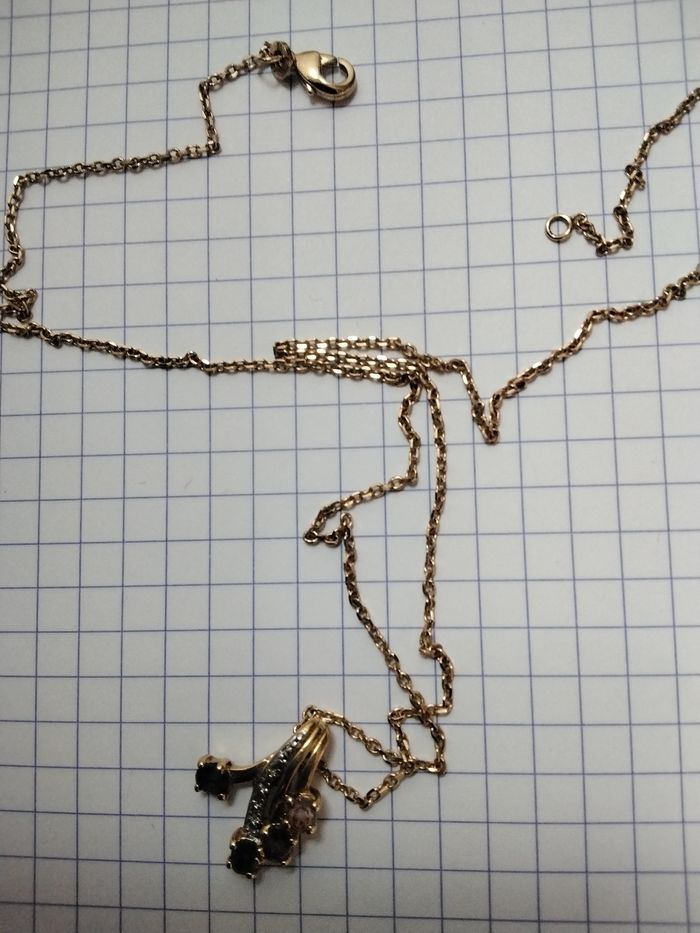 Chaîne cou plaque or avec différentes pierres impecable sans defaut - photo numéro 4