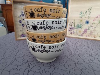 4 bols beiges et marrons