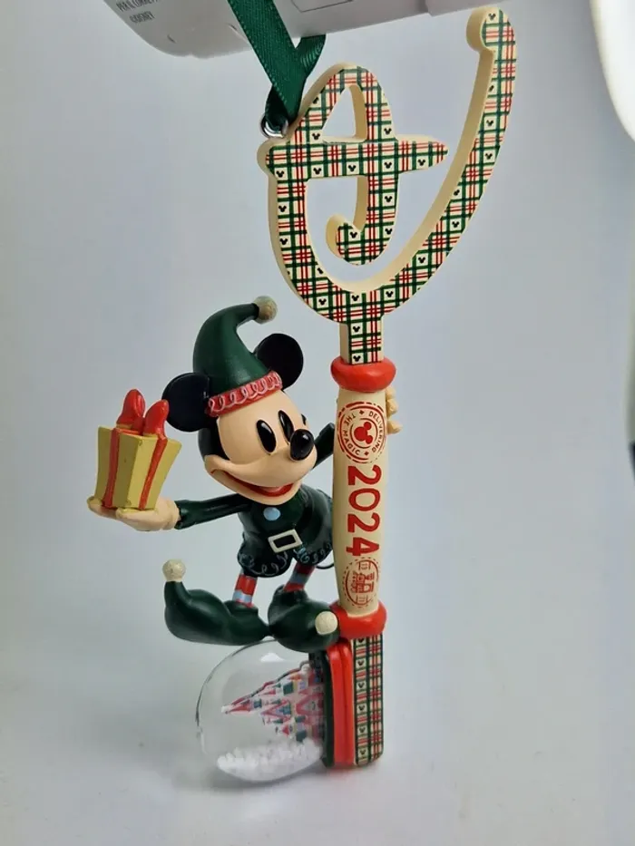 D242 Disney Mickey Mouse 2024 Festive Collectible Key Ornament