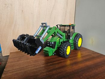 John Deere 7930 + chargeur Bruder