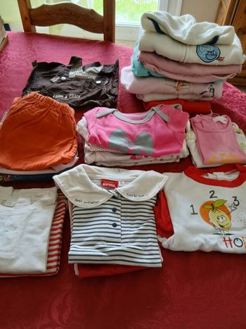 Lot de 26 vêtements fille 12 mois