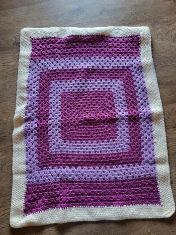 Couverture dessus de lit enfant au crochet neuve