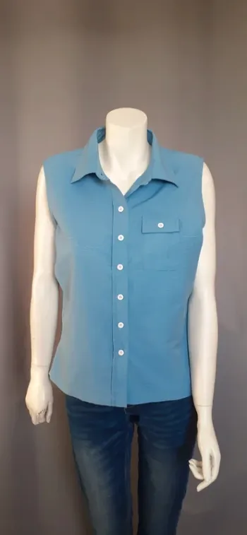 Jolie chemise sans manches