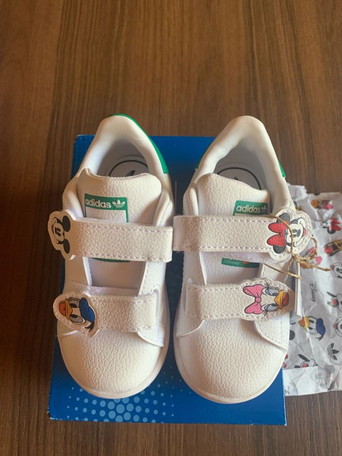 Chaussure bébé Disney Adidas Stan Smith 21 neuf - photo numéro 2