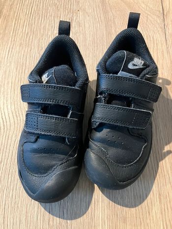 Baskets Nike noires à scratch