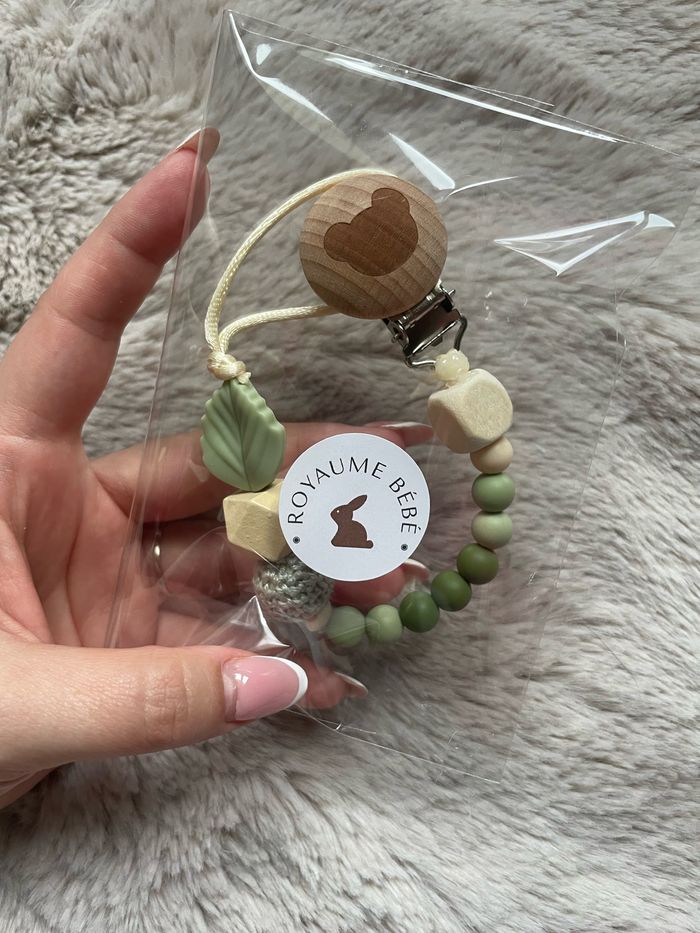 Attache tétine vert