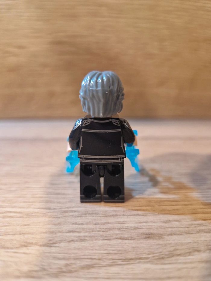 Figurine type lego Personnage série la sorcière rouge Wanda Marvel - photo numéro 3