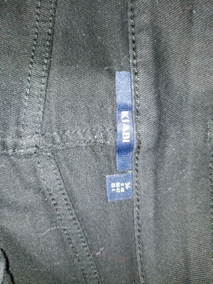 Jupe en jean noir avec fourche Kiabi Taille 36 (convient S/M) - photo numéro 4