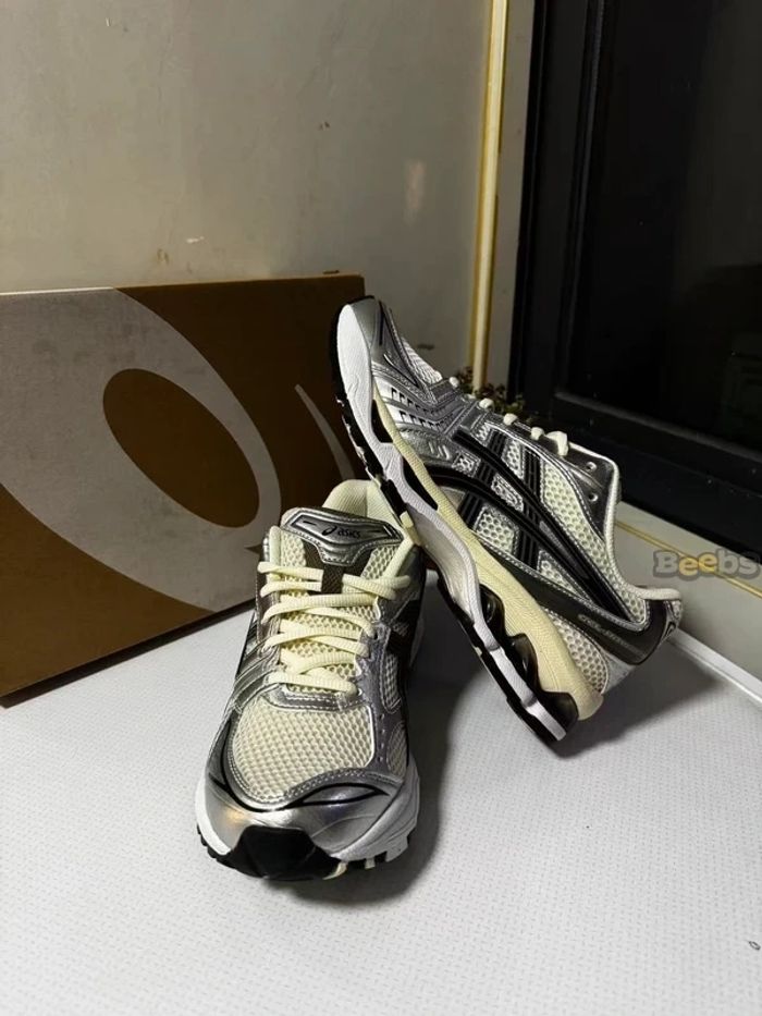 Asics Gel-Kayano 14 Taille 40 - photo numéro 3