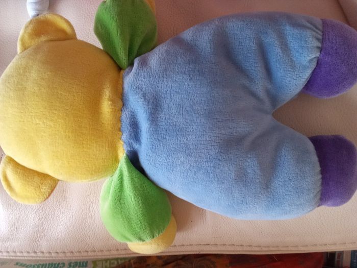 Doudou ours peluche ourson tête jaune corps bleu bras verts  vintage ancien ours brodé / cousu  devant  d'occasion couleurs moins toniques  nez noir brodé bout main  jaune - photo numéro 2