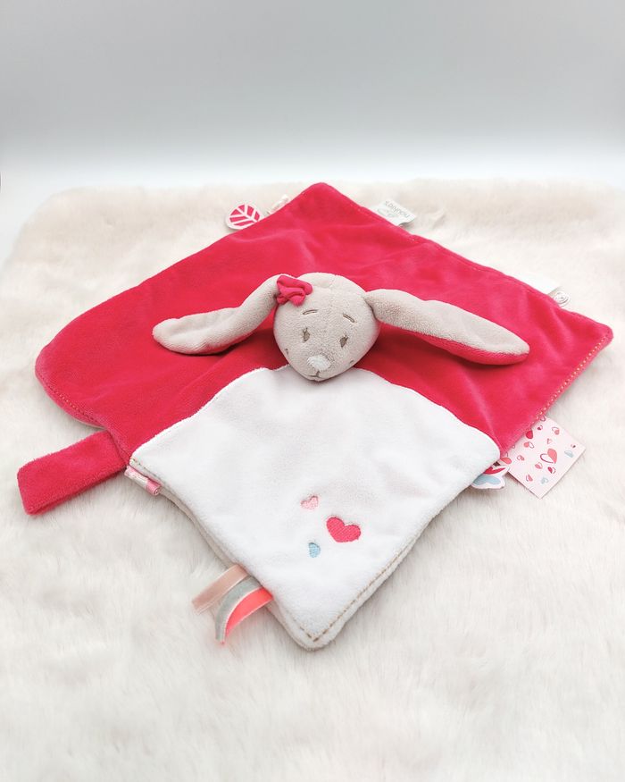 Doudou plat lapin beige rose blanc Anna et Pili NOUKIE’S création 2015 cœurs TBE