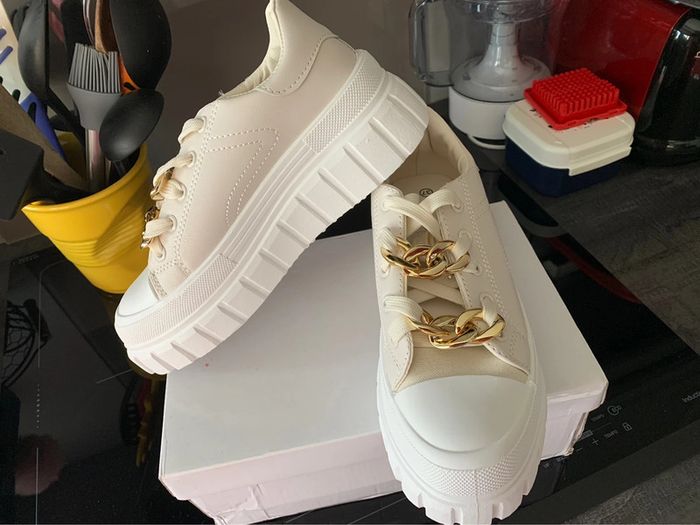 Jolies baskets beige