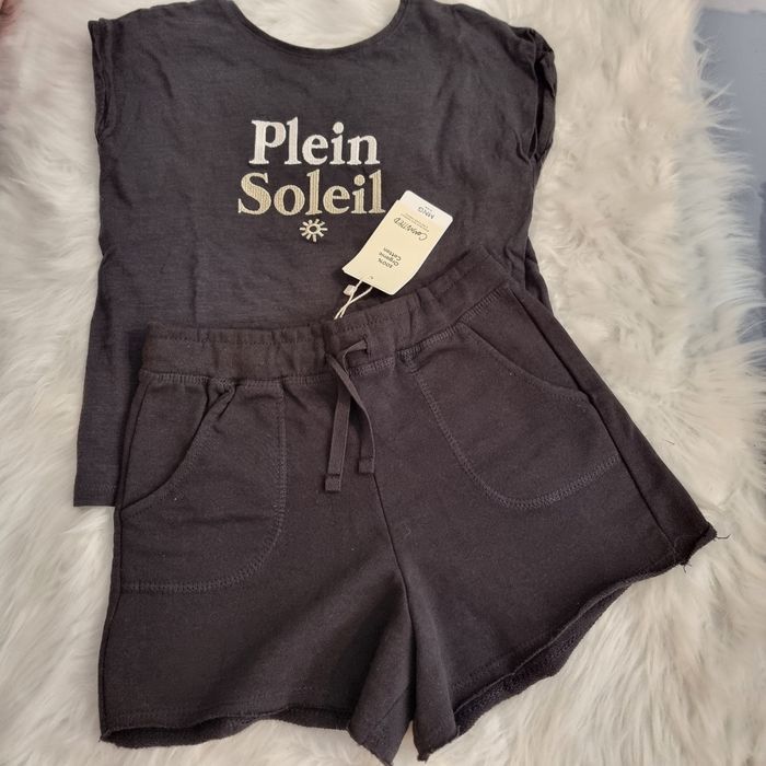 NEUFS (non portés) superbe ensemble teeshirt et short 8 ans fille ⚘️🌺⚘️🌺