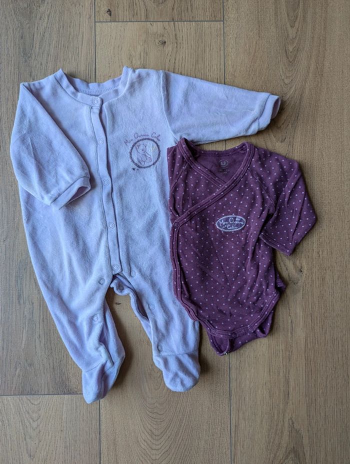 Lot Pyjama et bodie taille 1 mois