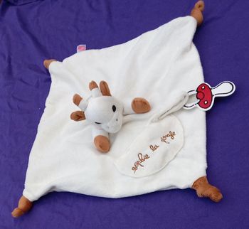 Doudou carré plat blanc Sphie la Girafe ' Vulli